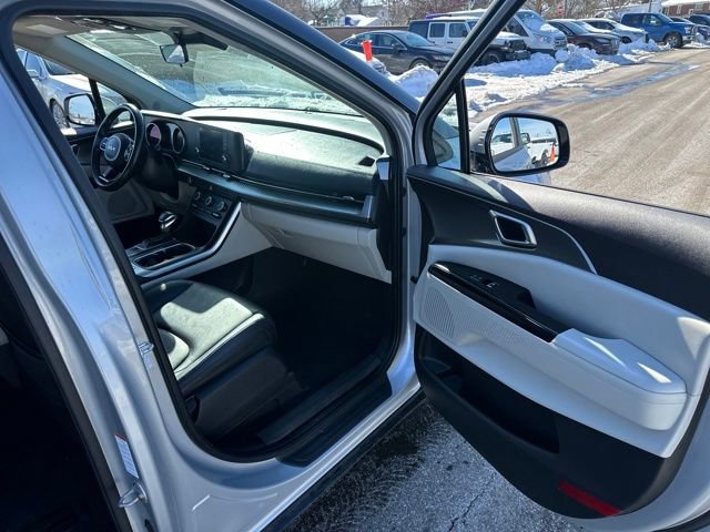 Used 2022 Kia Carnival LX image 14
