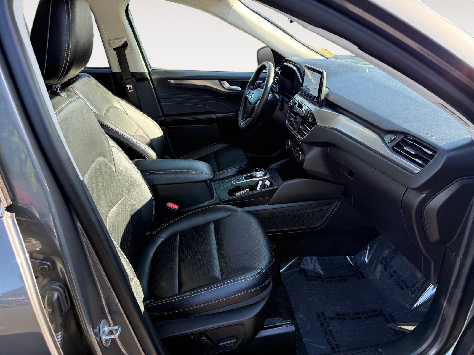 Certified 2022 Ford Escape Titanium AWD/4WD image 19