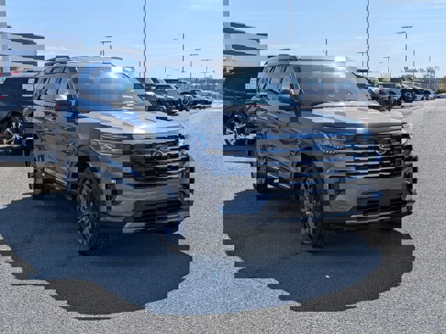 Certified 2025 Ford Explorer Active w/ Active Comfort Package image 8