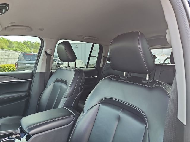 Used 2023 Jeep Grand Cherokee Limited w/ Trailer Tow Prep Group (B) RWD image 17