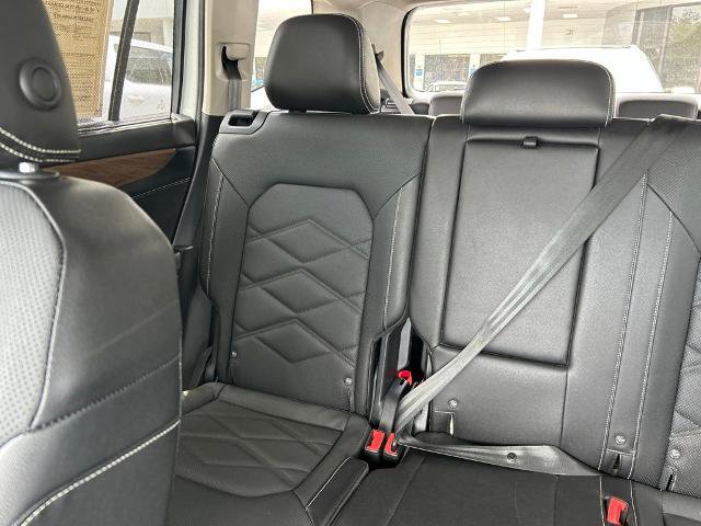 Used 2025 Volkswagen Atlas SE FWD image 12