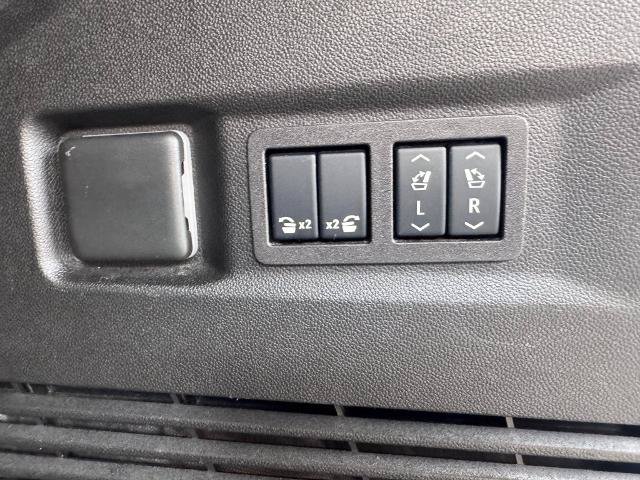 Used 2024 Chevrolet Tahoe High Country AWD/4WD image 19