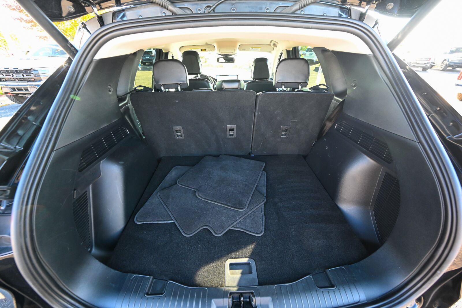 Certified 2025 Ford Escape Platinum AWD/4WD image 16
