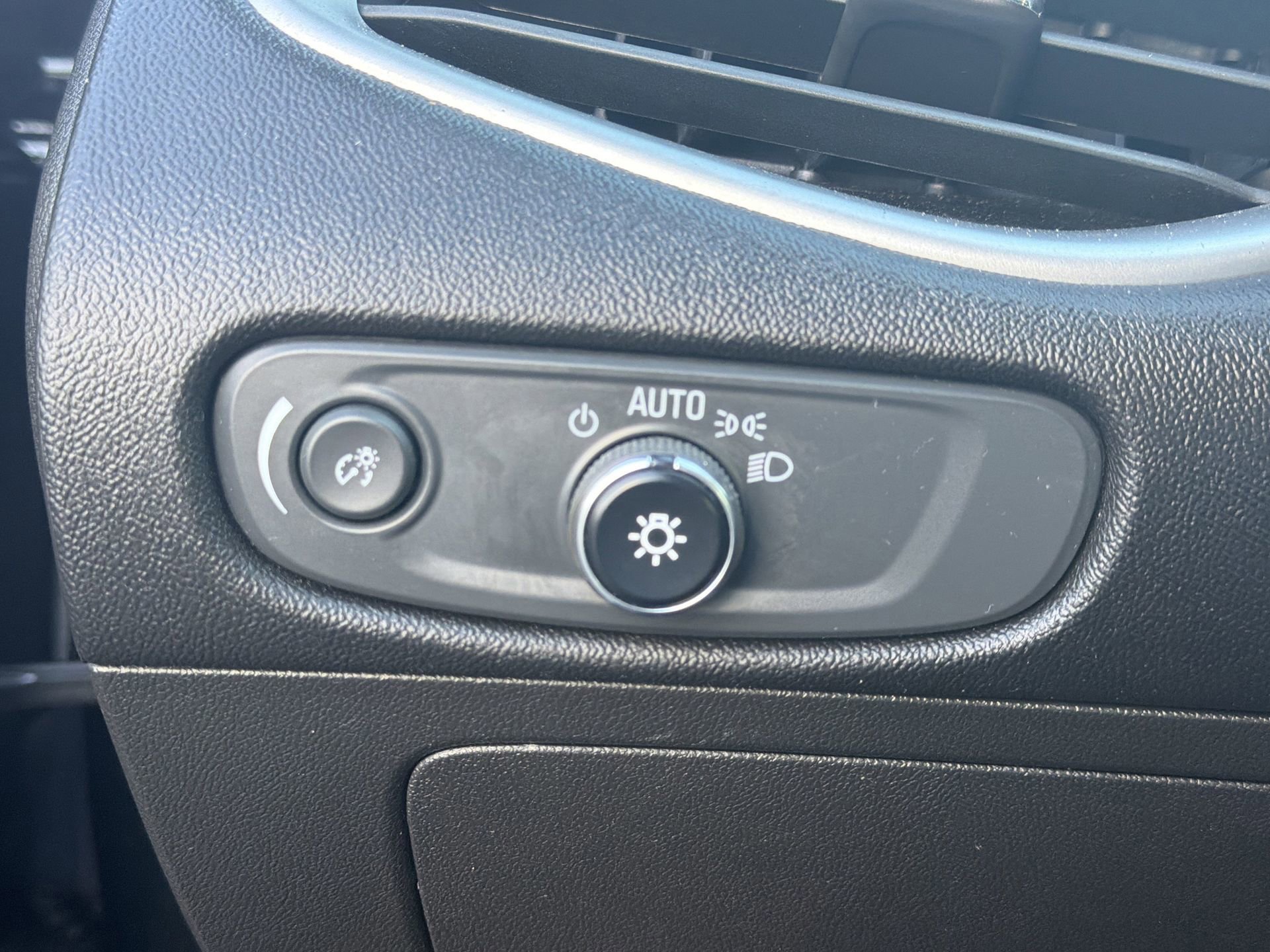 Used 2022 Chevrolet Malibu RS image 19