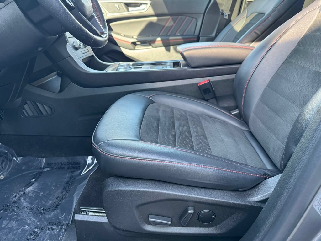 Certified 2024 Ford Edge ST-Line AWD/4WD image 5