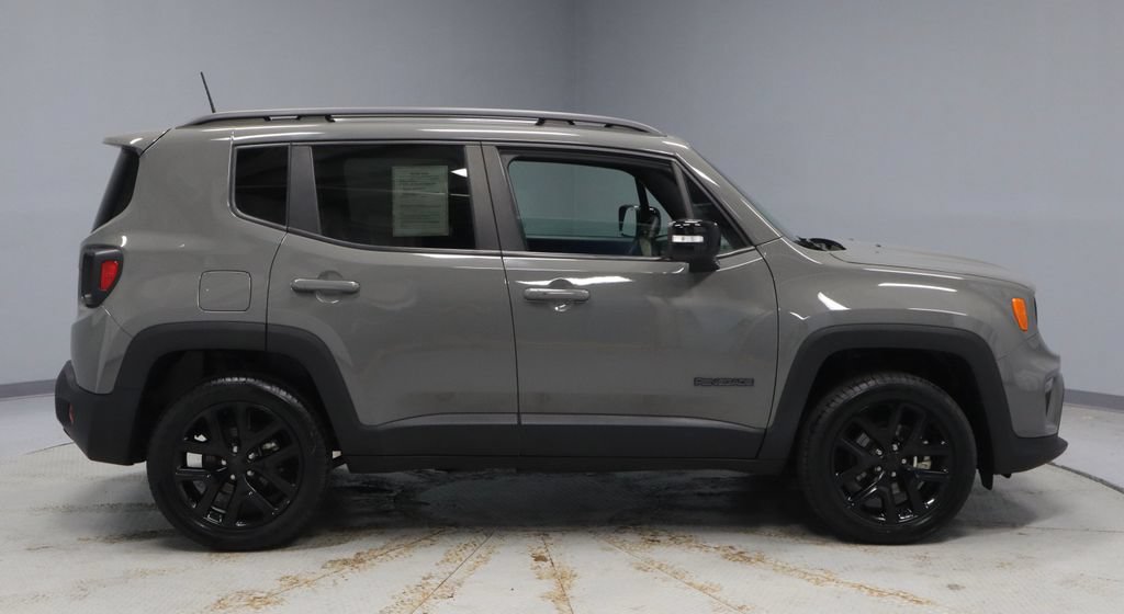 Used 2022 Jeep Renegade Altitude AWD/4WD image 12