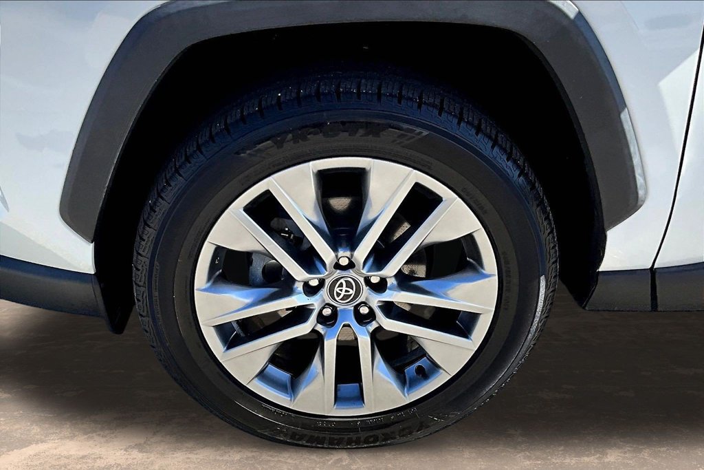 Used 2022 Toyota RAV4 XLE Premium FWD image 36