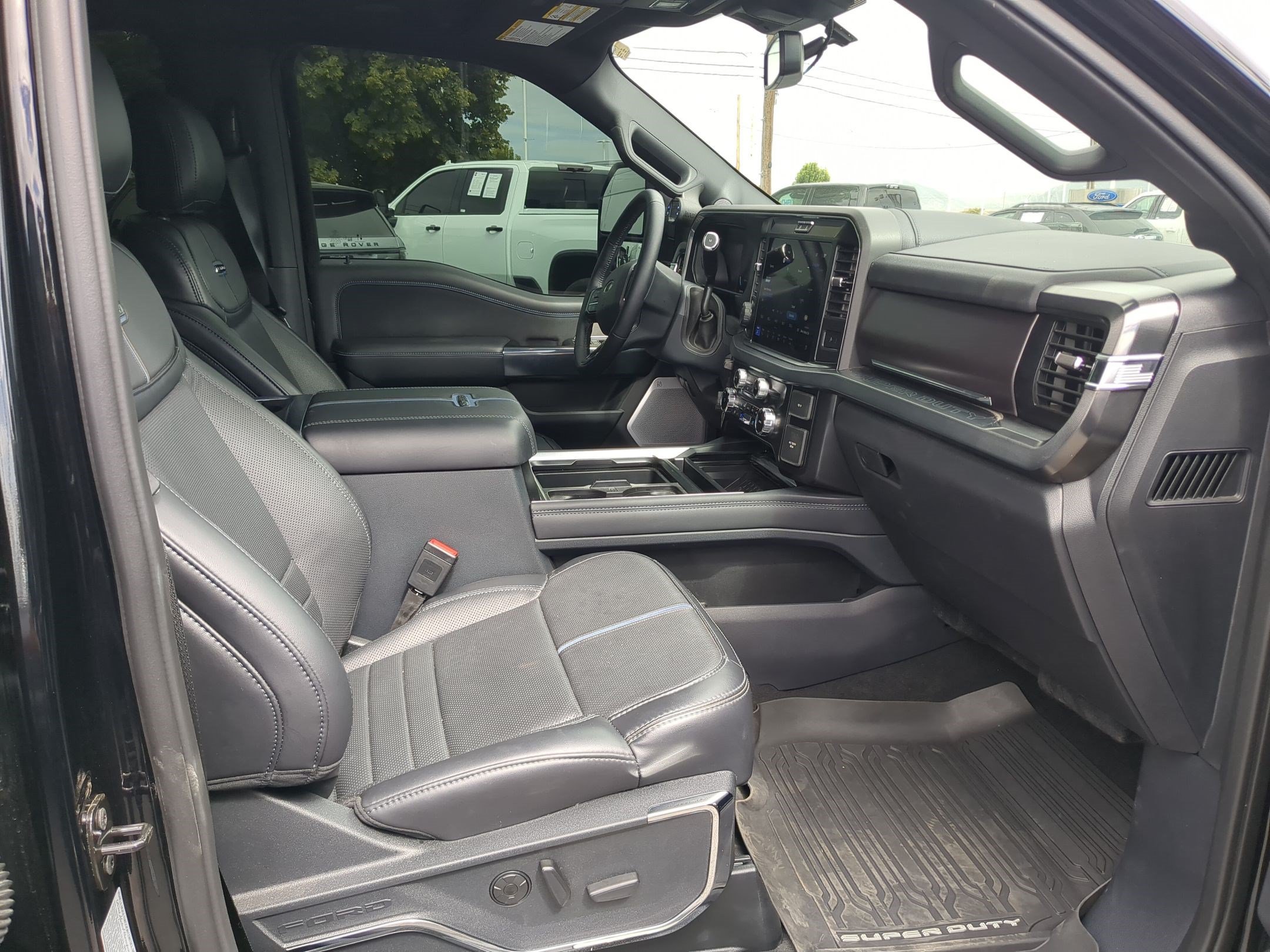 Certified 2026 Ford F450 Platinum w/ FX4 Off-Road Package AWD/4WD image 32