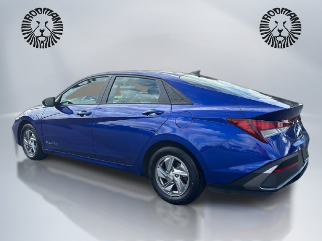 Used 2024 Hyundai Elantra SE FWD image 9