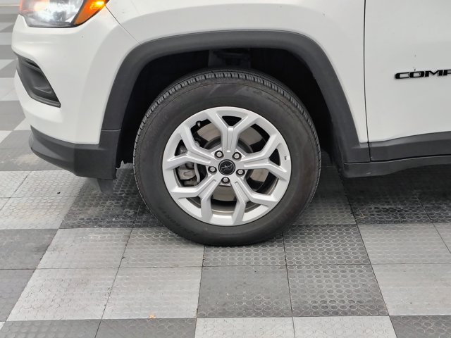 Used 2025 Jeep Compass Latitude w/ Sun & Sound Group AWD/4WD image 8