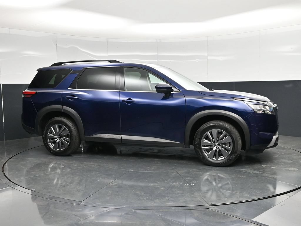 Used 2025 Nissan Pathfinder SV AWD/4WD image 3