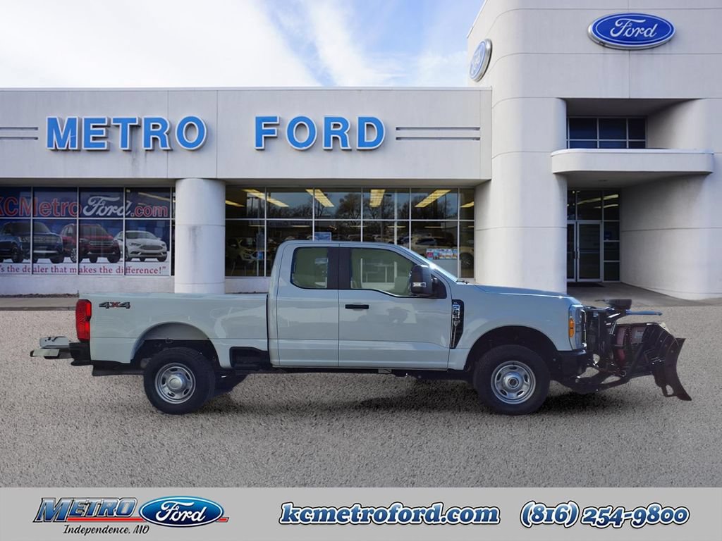 Certified 2023 Ford F250 XL w/ Snow Plow/Camper Package AWD/4WD image 2