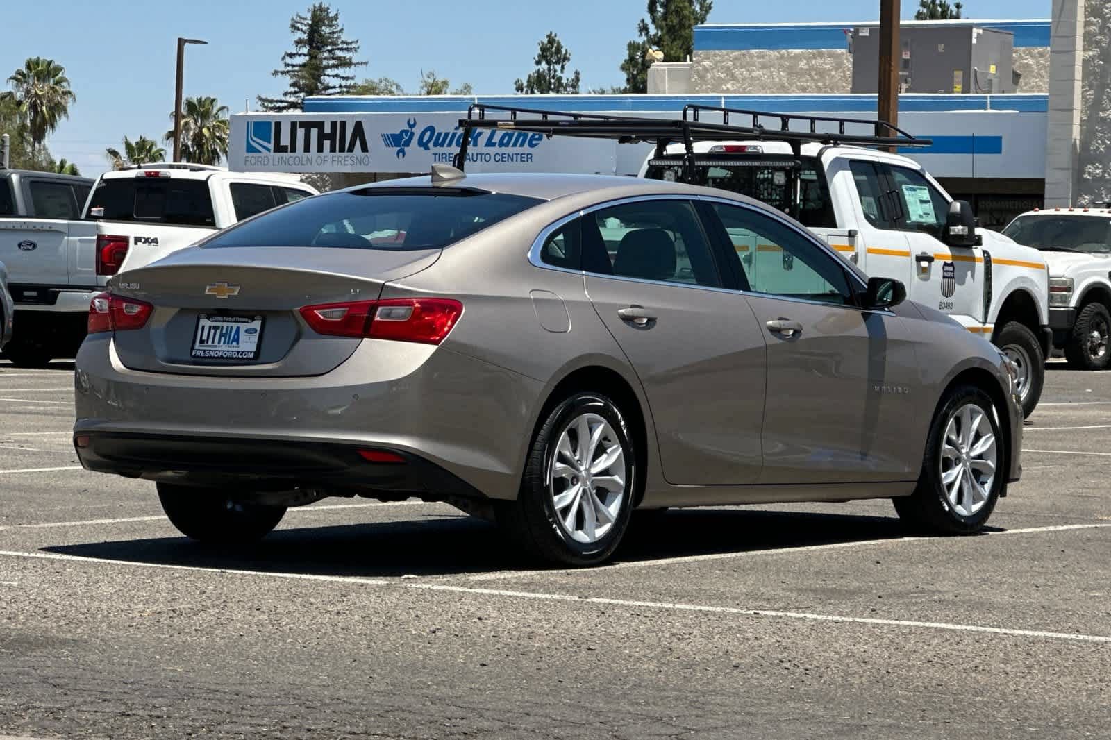 Used 2025 Chevrolet Malibu LT FWD image 2