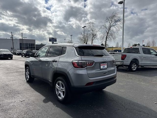 Used 2023 Jeep Compass Sport image 4