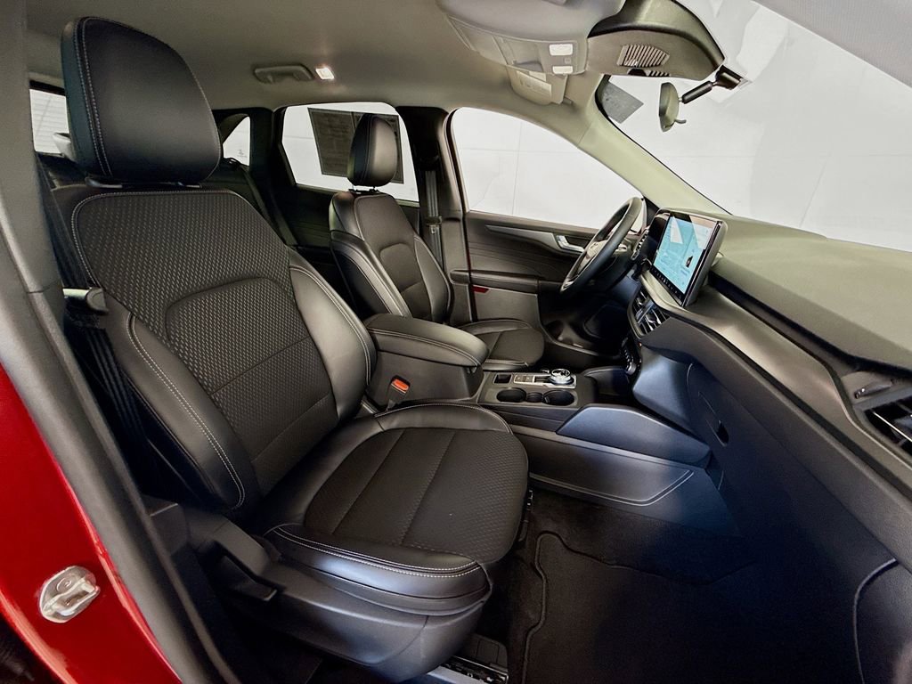 Certified 2026 Ford Escape SE FWD image 28