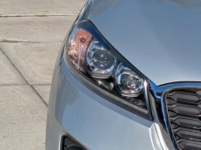 Used 2019 Kia Sorento EX image 9