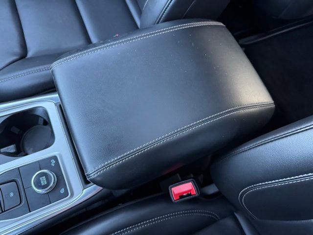 Certified 2023 Ford Explorer XLT w/ Equipment Group 202A AWD/4WD image 19