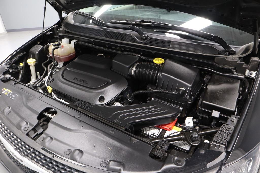 Used 2023 Chrysler Voyager LX FWD image 13
