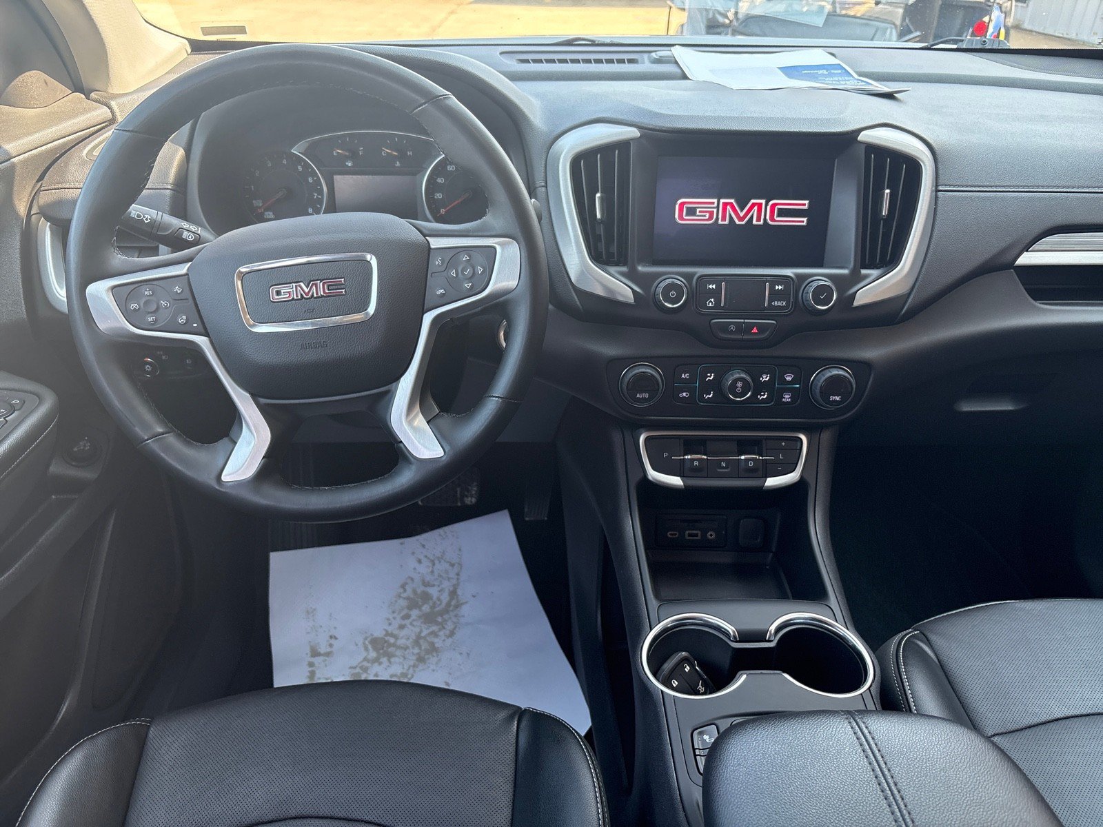 Used 2024 GMC Terrain SLT AWD/4WD image 5