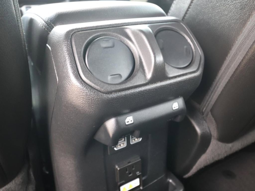 Used 2023 Jeep Wrangler Unlimited Sahara AWD/4WD image 16