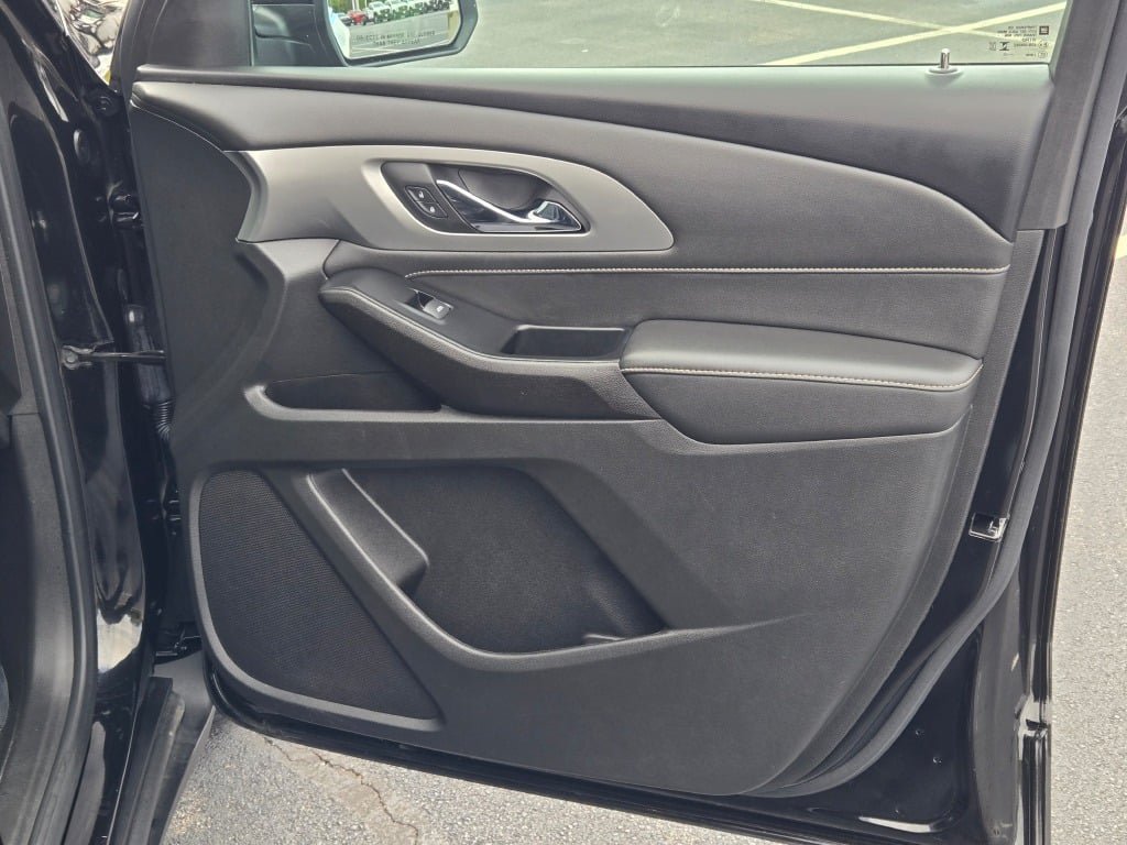 Used 2023 Chevrolet Traverse LT w/ LPO, Floor Liner Package AWD/4WD image 4