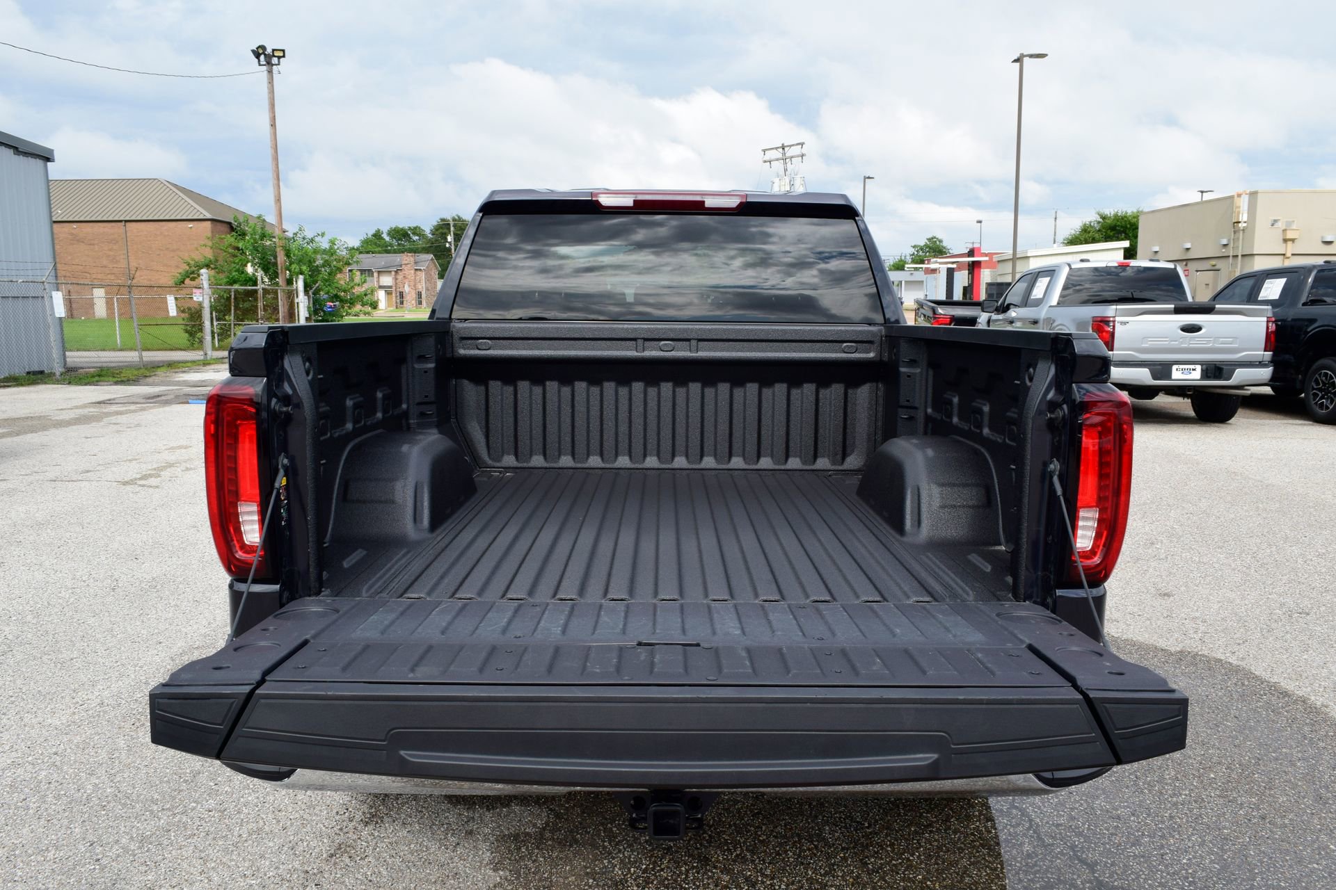 Used 2026 GMC Sierra 1500 SLT AWD/4WD image 5