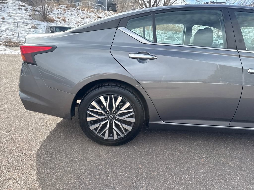Used 2024 Nissan Altima 2.5 SV image 6