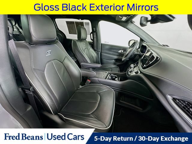 Used 2023 Chrysler Pacifica Limited w/ S Appearance Package FWD image 37