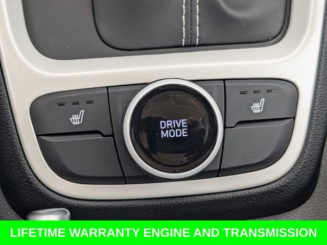 Used 2025 Hyundai Venue Limited FWD image 22