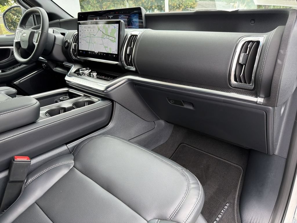 Certified 2026 Ford Expedition Platinum w/ Stealth Appearance Package AWD/4WD image 33