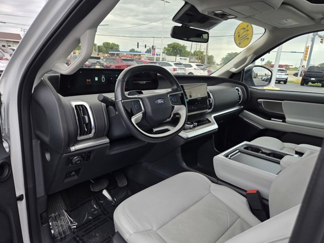 Certified 2025 Ford Expedition Max Platinum w/ Driver's Package AWD/4WD image 2