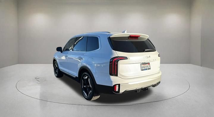Used 2024 Kia Telluride EX w/ EX Captain's Chair Package AWD/4WD image 4