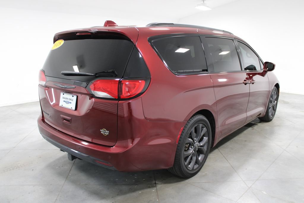 Used 2018 Chrysler Pacifica Touring-L w/ Premium Audio Group FWD image 10