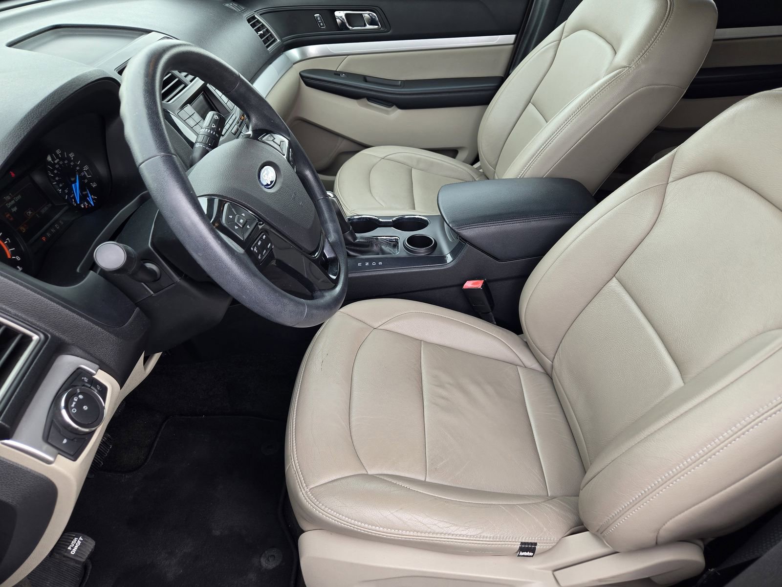Certified 2018 Ford Explorer FWD image 12
