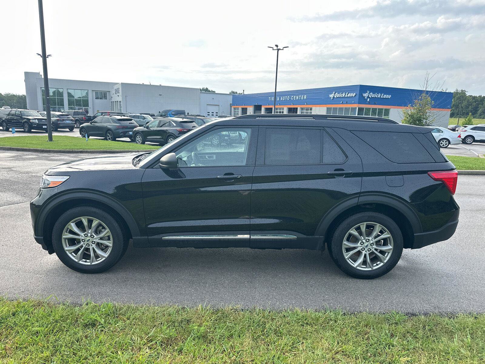 Certified 2024 Ford Explorer XLT w/ Equipment Group 202A AWD/4WD image 11