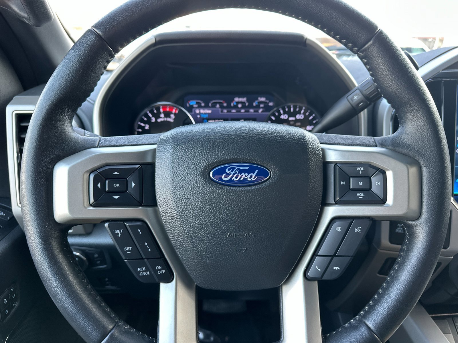 Certified 2022 Ford F350 Lariat w/ Black Appearance Package image 22