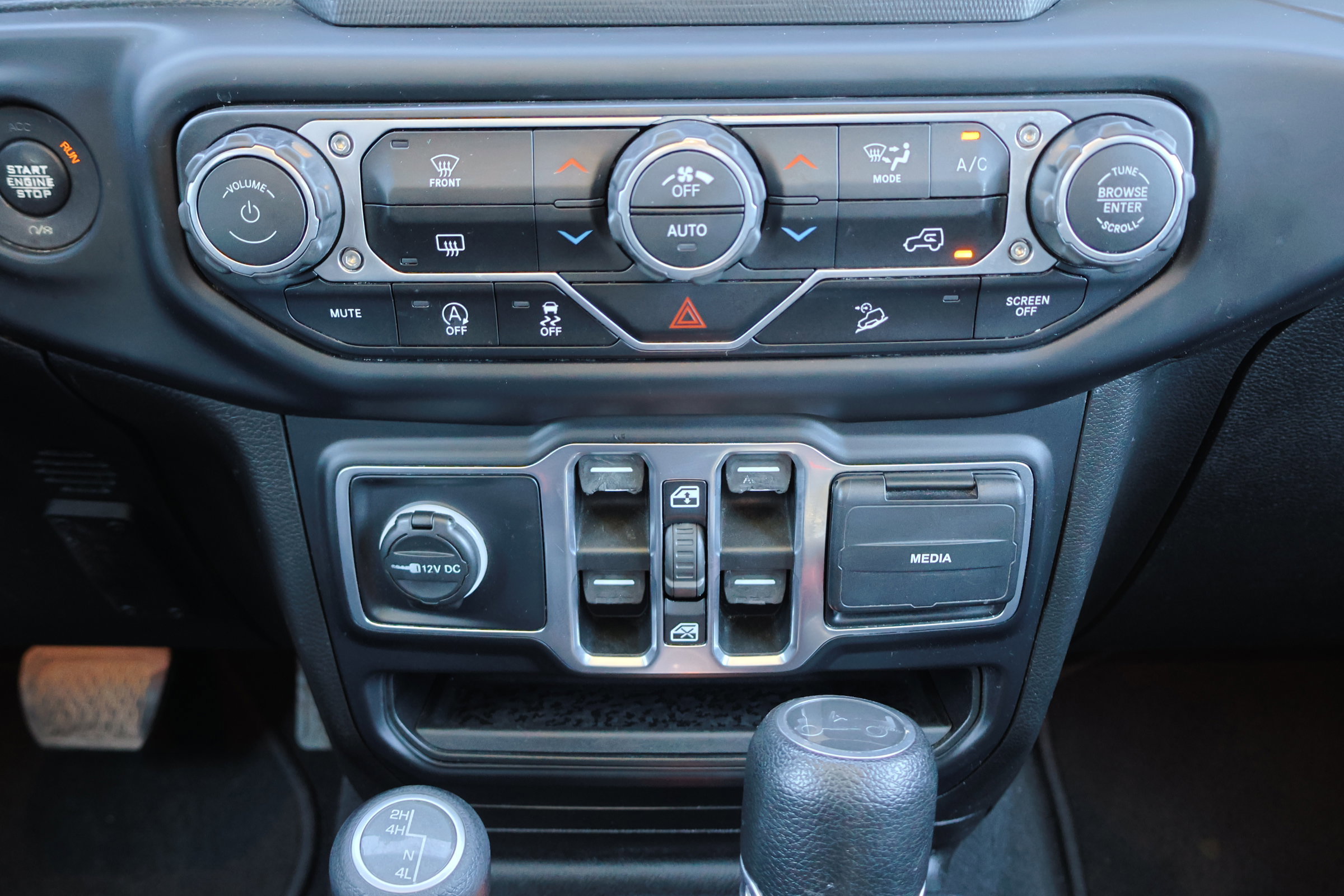 Used 2019 Jeep Wrangler Unlimited Sahara image 25