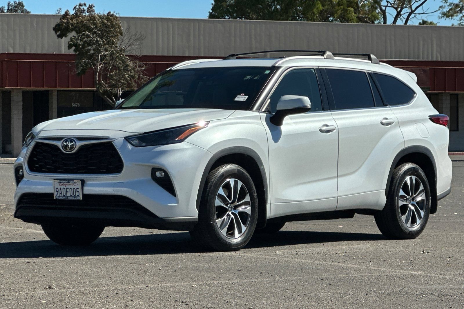 Used 2022 Toyota Highlander XLE AWD/4WD image 8