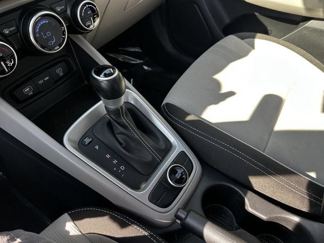 Used 2023 Hyundai Venue SEL FWD image 25