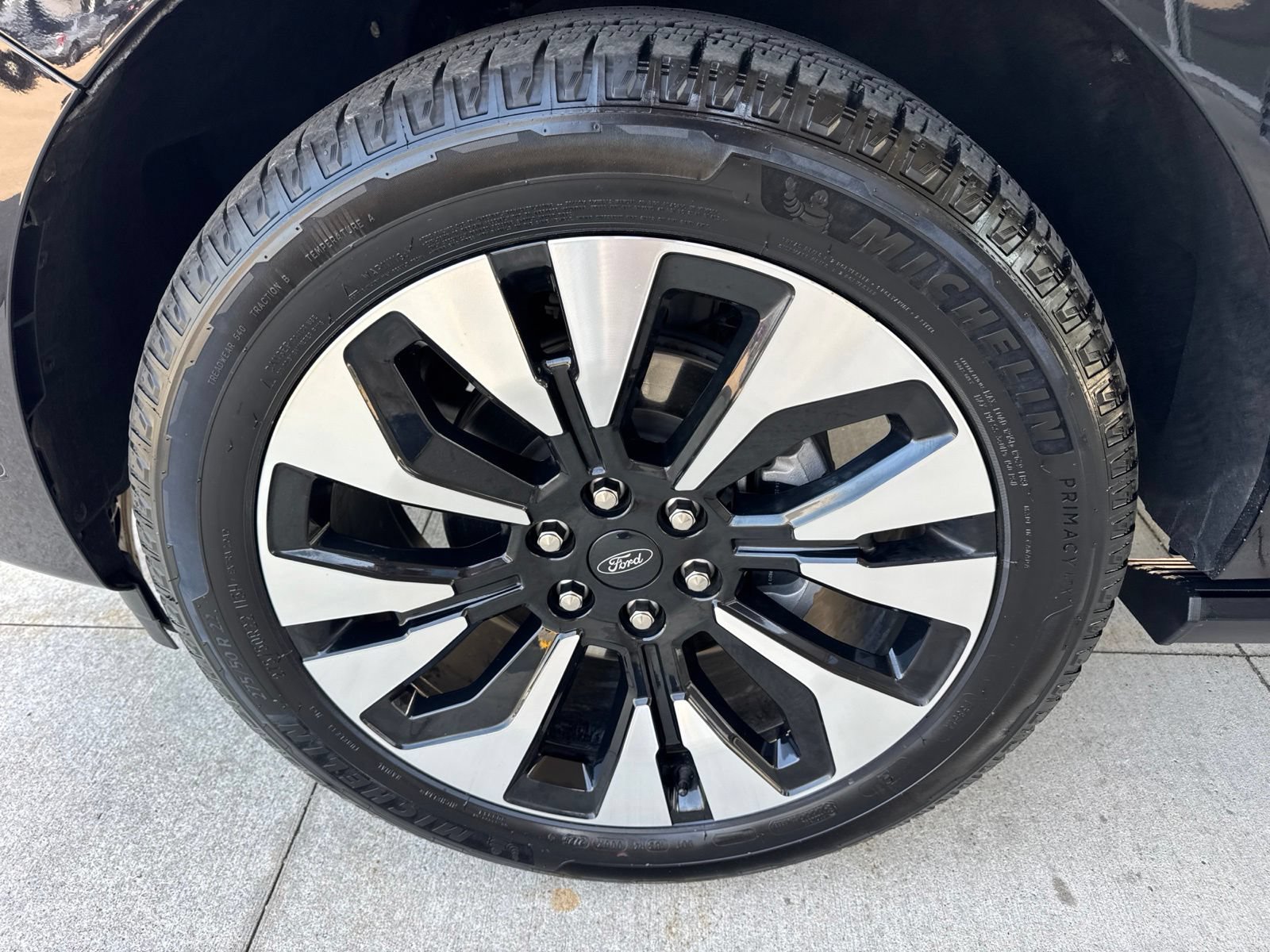 Certified 2025 Ford Expedition Platinum w/ Driver's Package AWD/4WD image 17