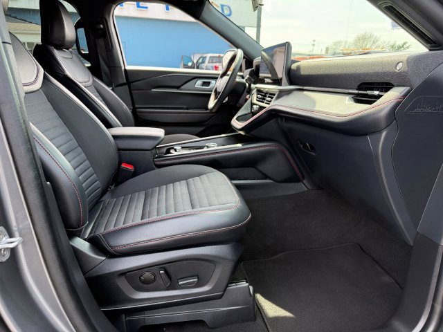 Certified 2025 Ford Explorer ST-Line w/ ST-Line Street Pack AWD/4WD image 28