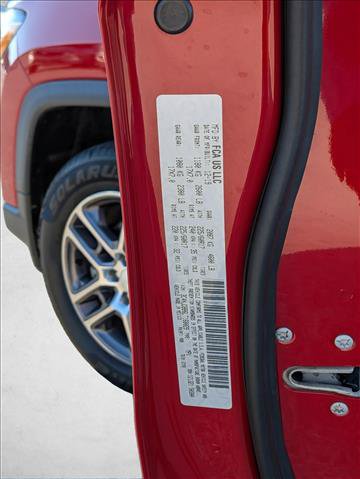 Used 2020 Jeep Compass Latitude w/ Cold Weather Group AWD/4WD image 27