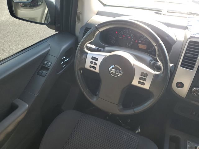 Used 2017 Nissan Frontier SV image 9