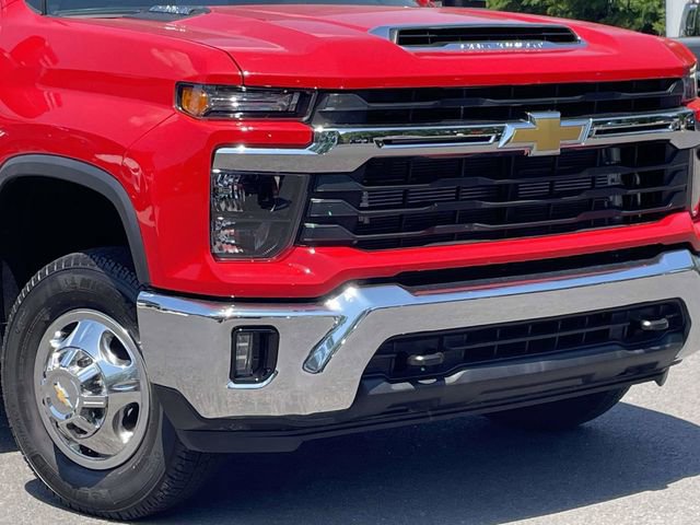 Used 2025 Chevrolet Silverado 3500 LT w/ Convenience Package AWD/4WD image 9