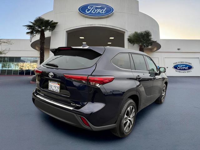 Used 2020 Toyota Highlander XLE image 3