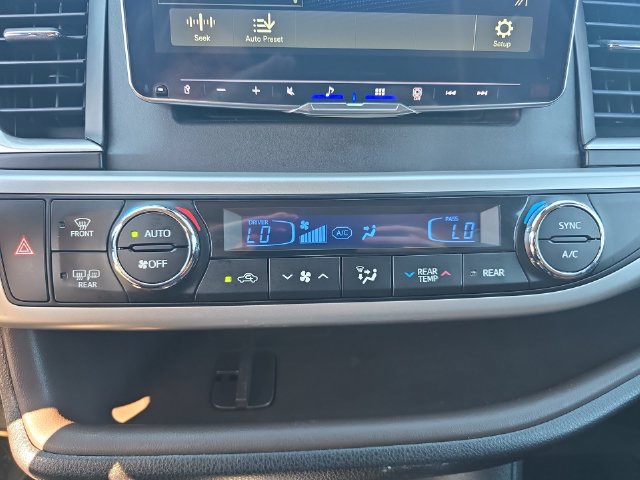 Used 2017 Toyota Highlander Limited AWD/4WD image 18