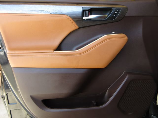 Used 2022 Toyota Highlander Platinum FWD image 9