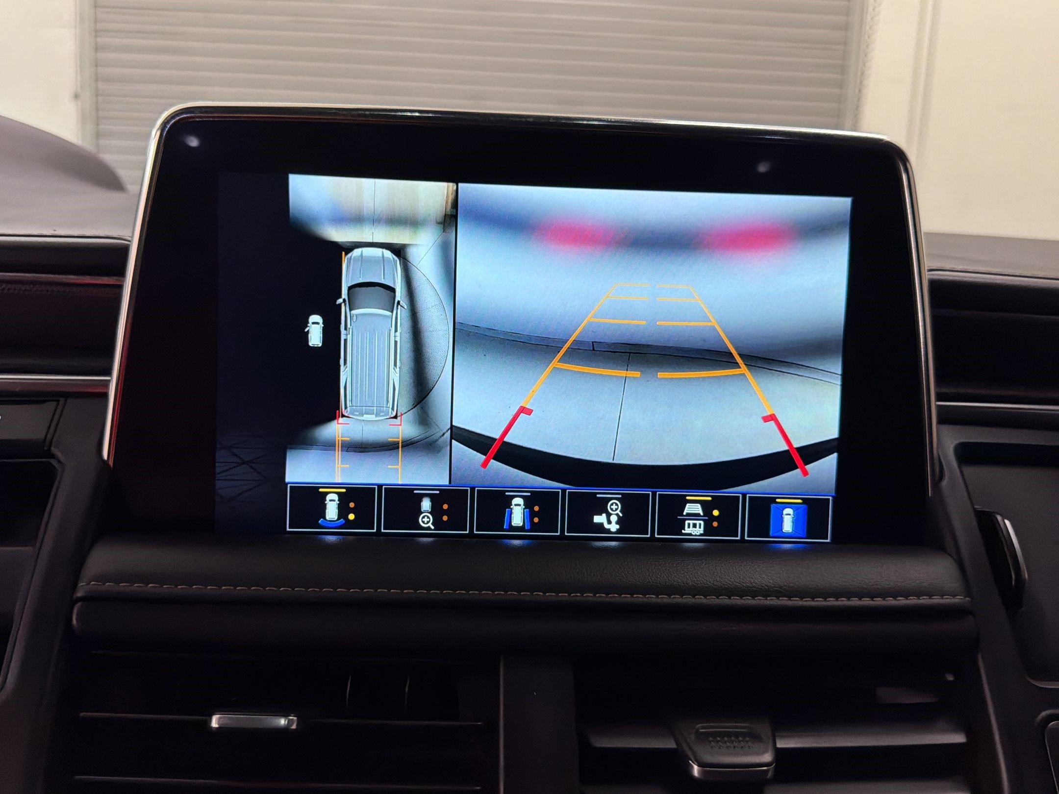 Used 2023 GMC Yukon XL AT4 AWD/4WD image 19