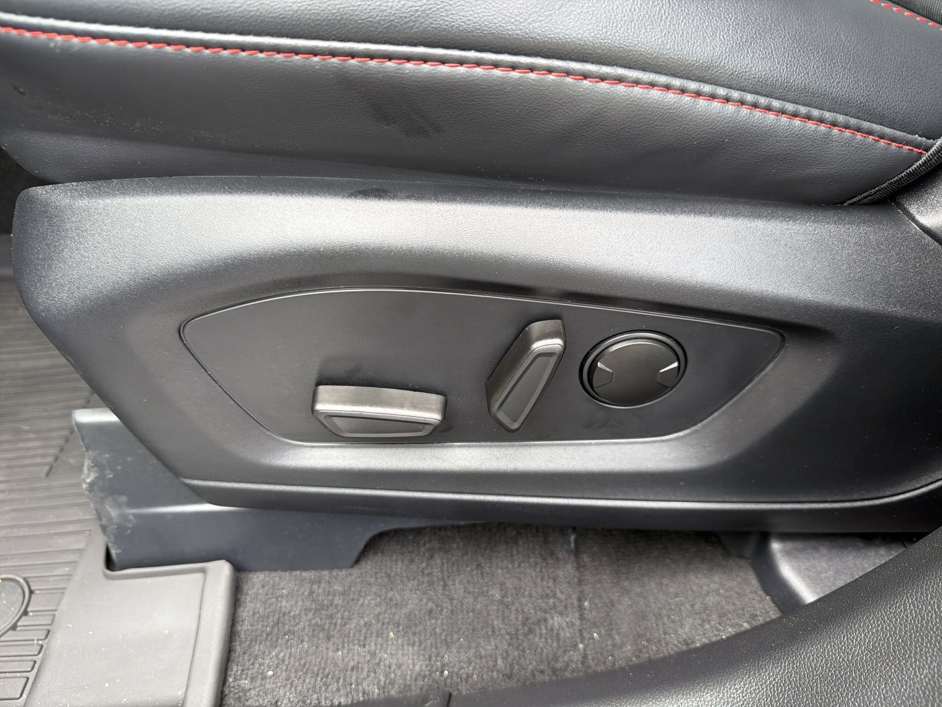 Certified 2025 Ford Explorer ST-Line RWD image 22