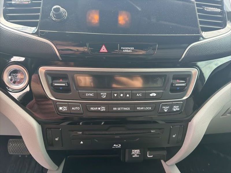 Used 2021 Honda Pilot Touring image 8